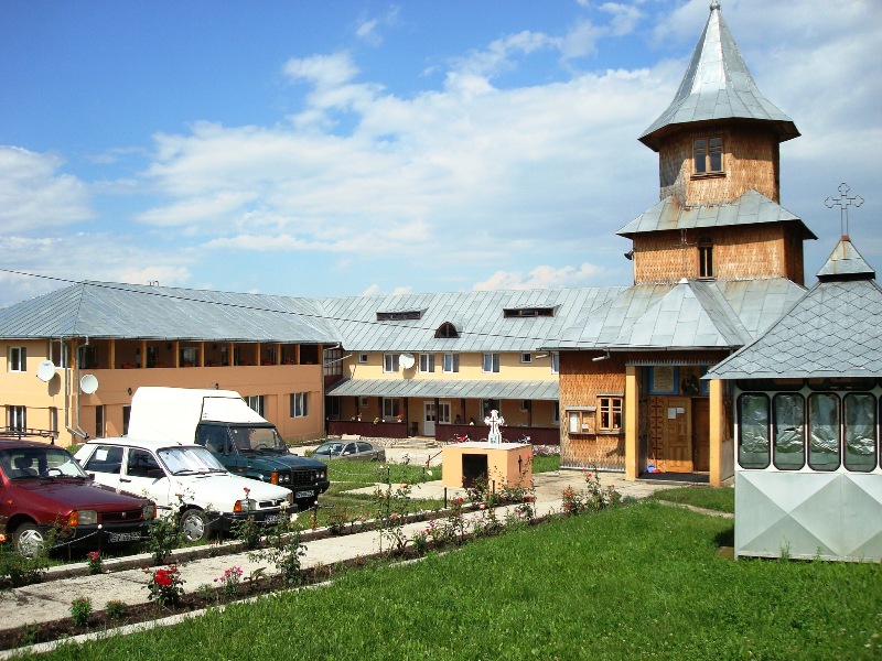 Biserica, caminul si cantina